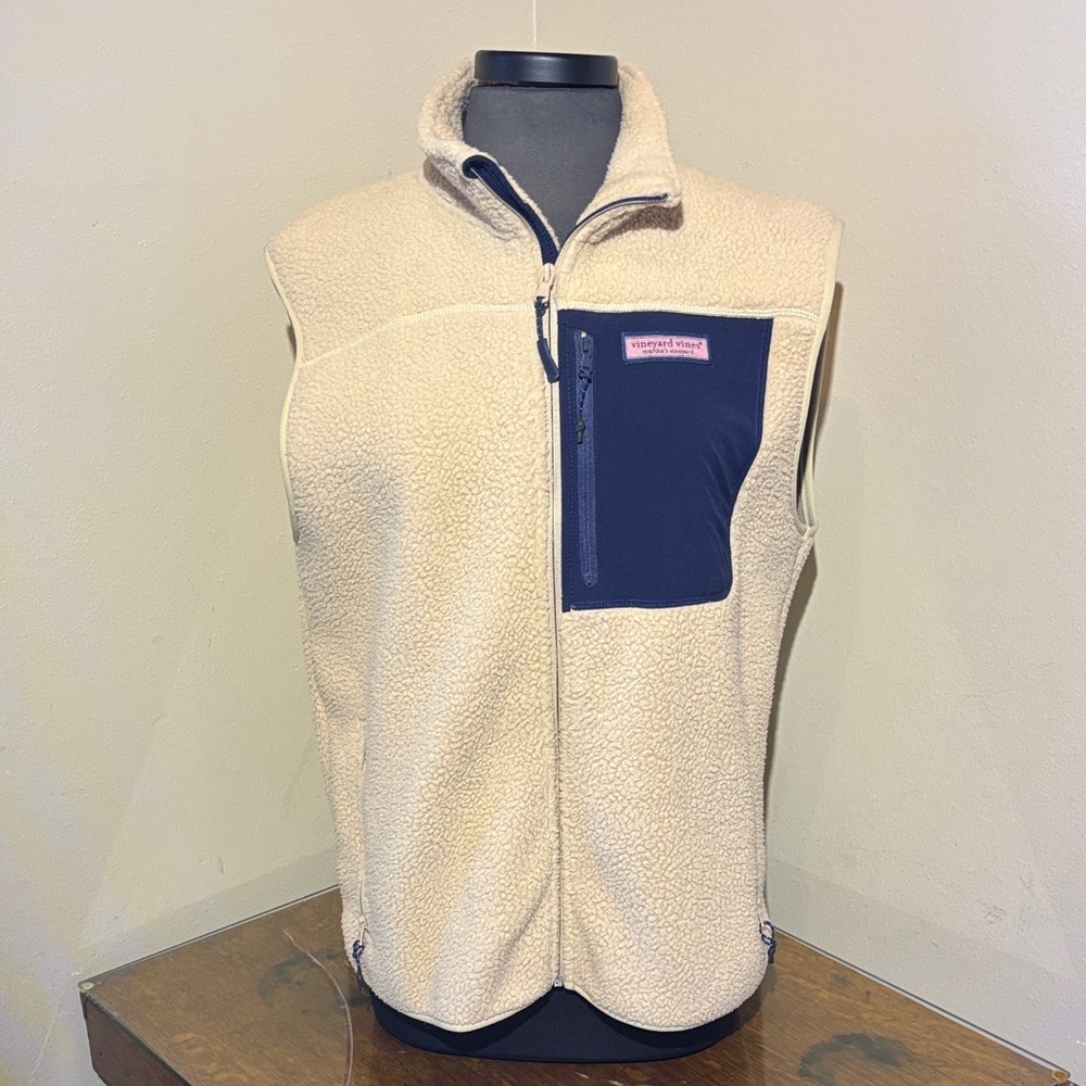 Vineyard Vines Men’s Shep Sherpa Fleece Vest, tan/navy, medium, EUC